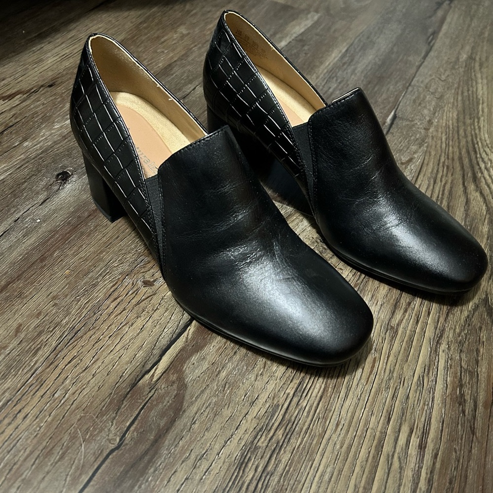 Black Leather Naturalizer shoes